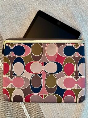 🩷Coach Tablet Sleeve / iPad Case Signature Print Multicolor Zip Pouch